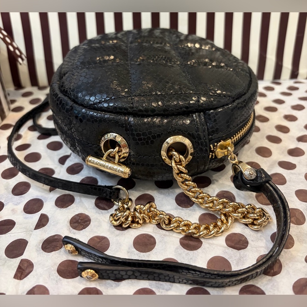 EUC! FULL INCLUSION HENRI BENDEL Black Quilted Round Crossbody with Gold Studs - Picture 9 of 14